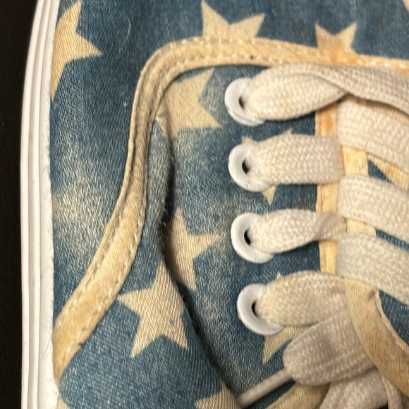 Blue sneakers with white stars - Picture 6 of 8